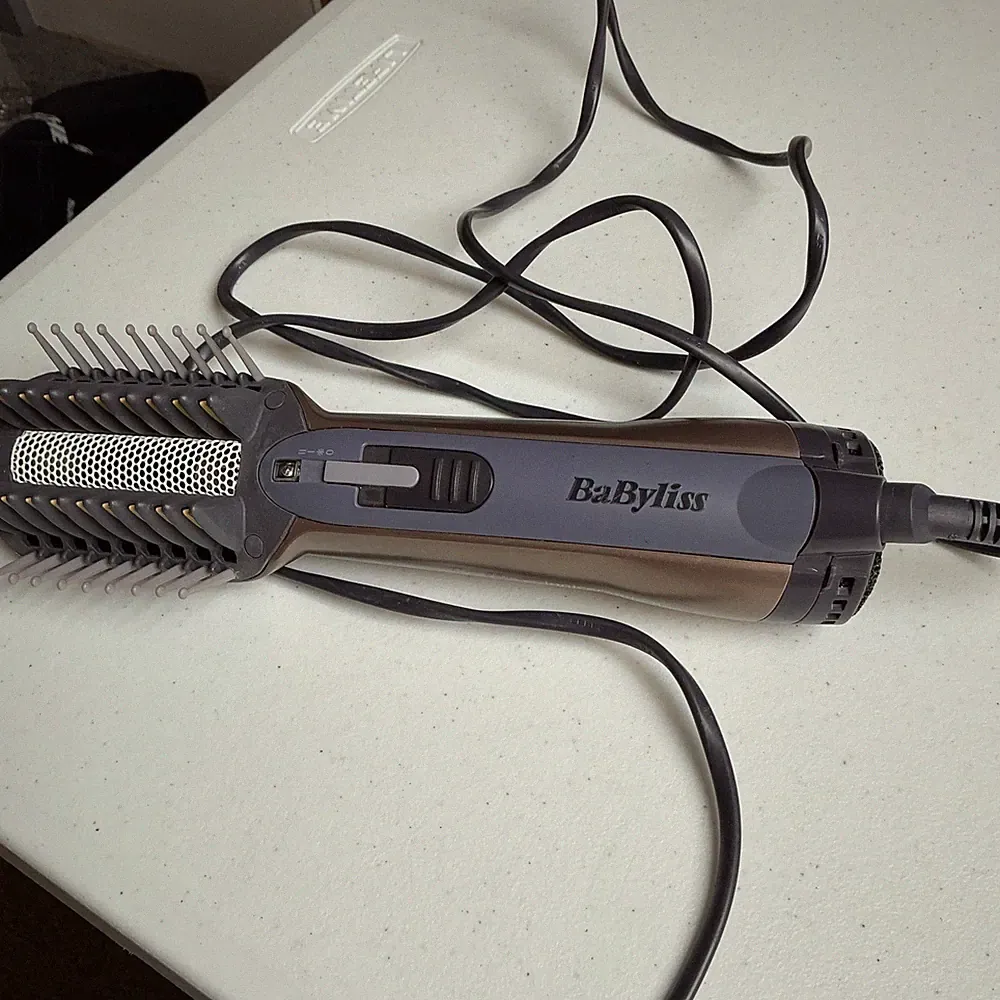 Babyliss Beliss Hot Haarglätter Bürste Styler Ioniceramic 800