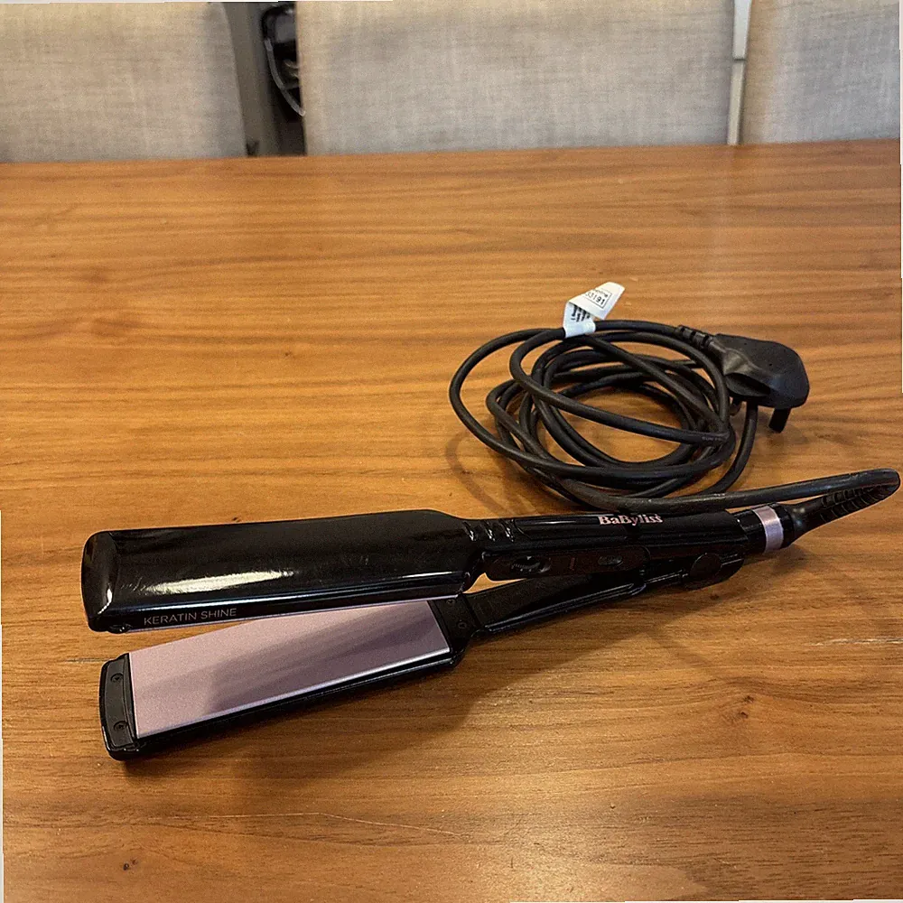 BaByliss Keratin Shine Wide Haarglätter schwarz flieder guter Zustand