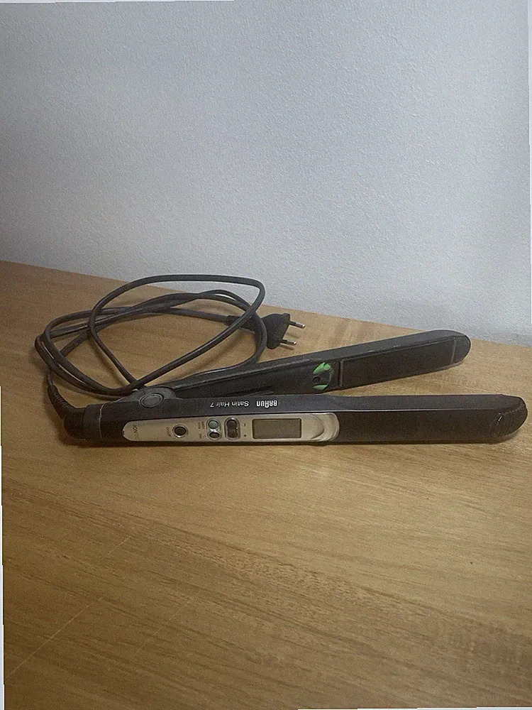 Braun Haarglätter Satin Hair 7 Glätteisen schwarz/silber Iontec ST 710