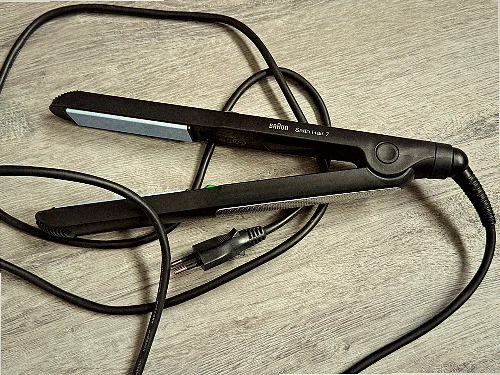 Braun Satin Hair 7 Glätteisen Ionen, 200°C Schwarz/Silber