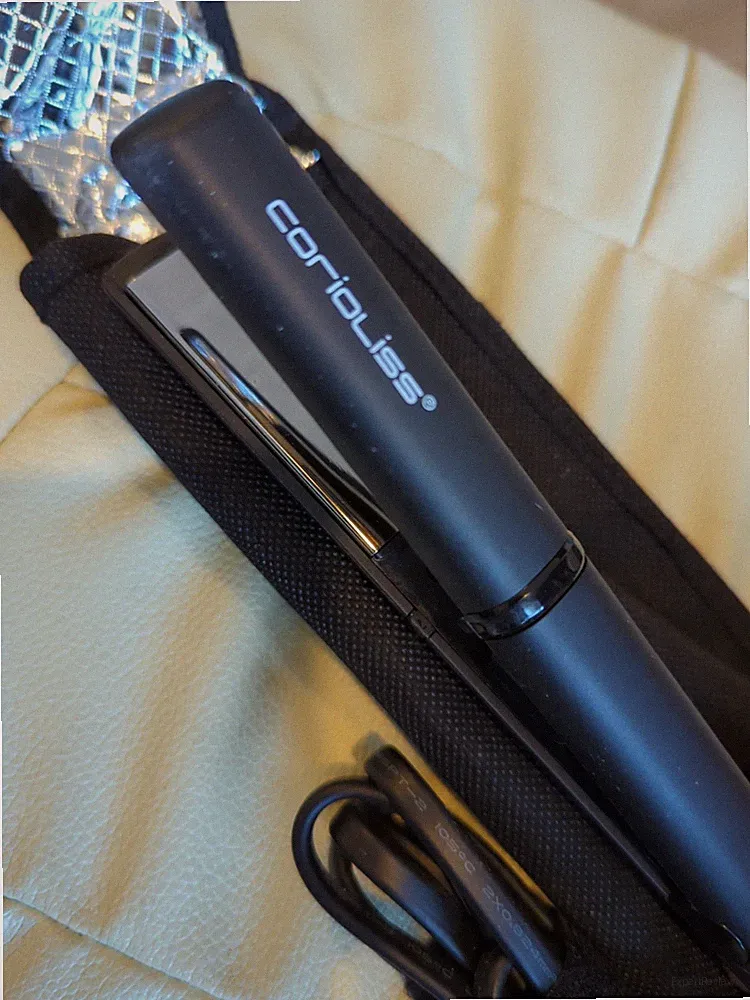Corioliss Mini Glätteisen FD-086C "GoGo Styler" Haarglätter im Auto