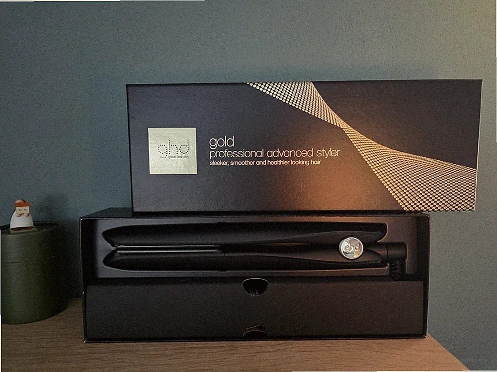 GHD Gold Glätteisen Haarglätter & Styler in Schwarz NEU