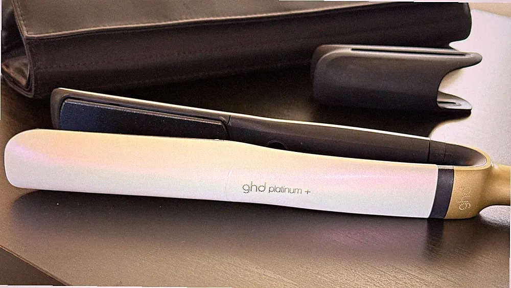 ghd Platinum+ Iridescent White Haarglätter Limited Edition & Heat Case