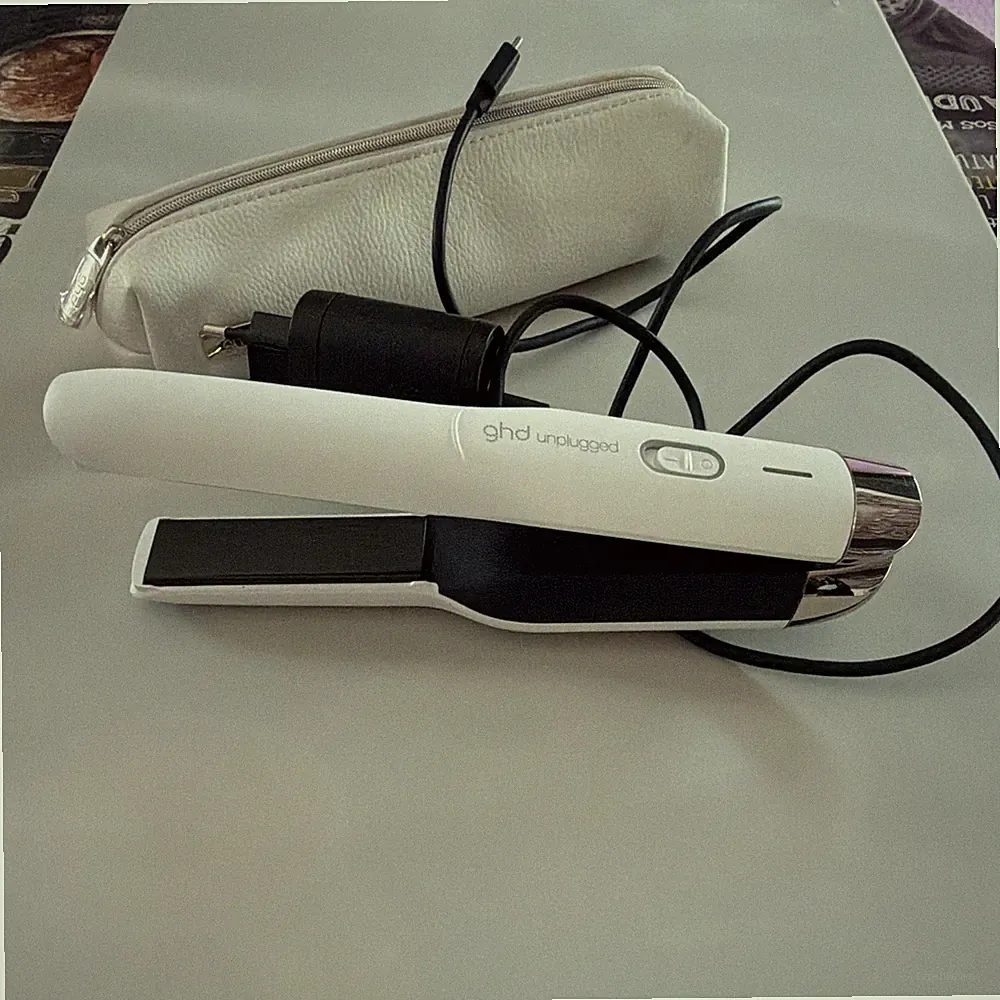 ghd unplugged kabelloses Glätteisen Weiß inkl. Tasche & Ladegerät