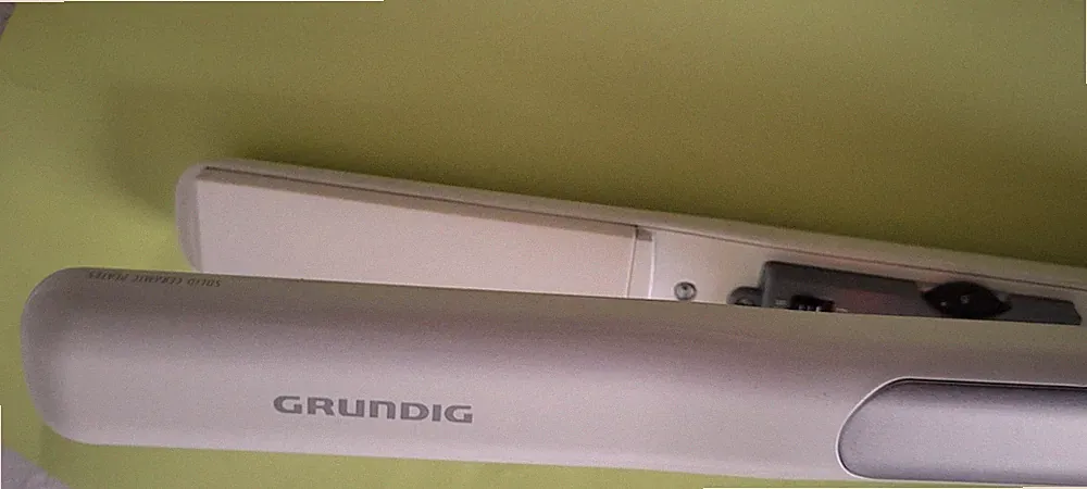 Grundig Glätteisen Straight + Curls, Keramikplatten, Netzbetrieben, Weiß