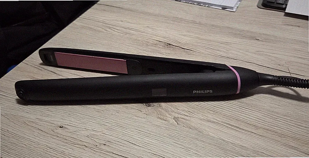 Philips Glätteisen Schwarz/Rosa mit Drehkabel, Netzstrom, Kunststoff