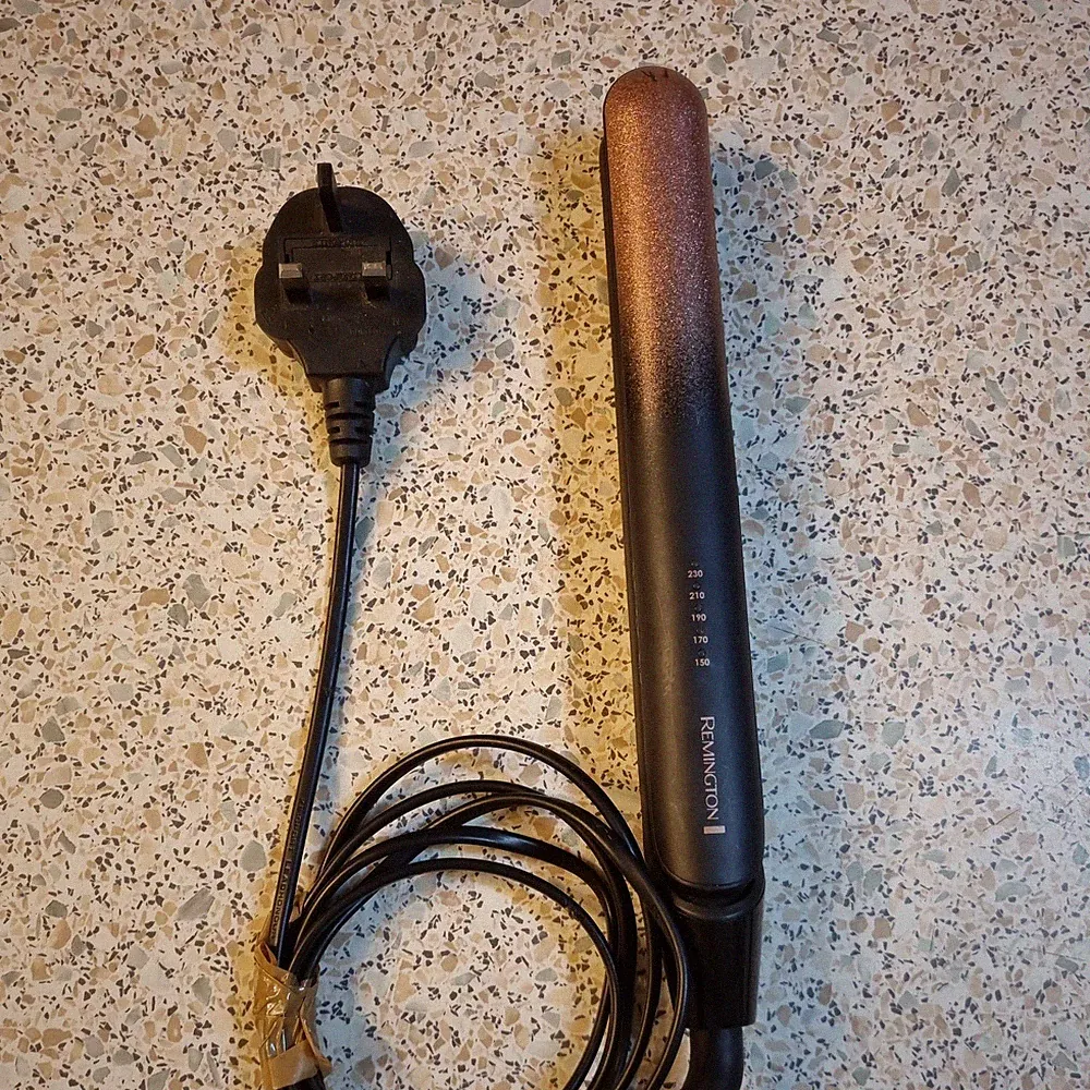 Remington Haarglätter/Glätteisen schwarz/roségold 230°C UK-Stecker