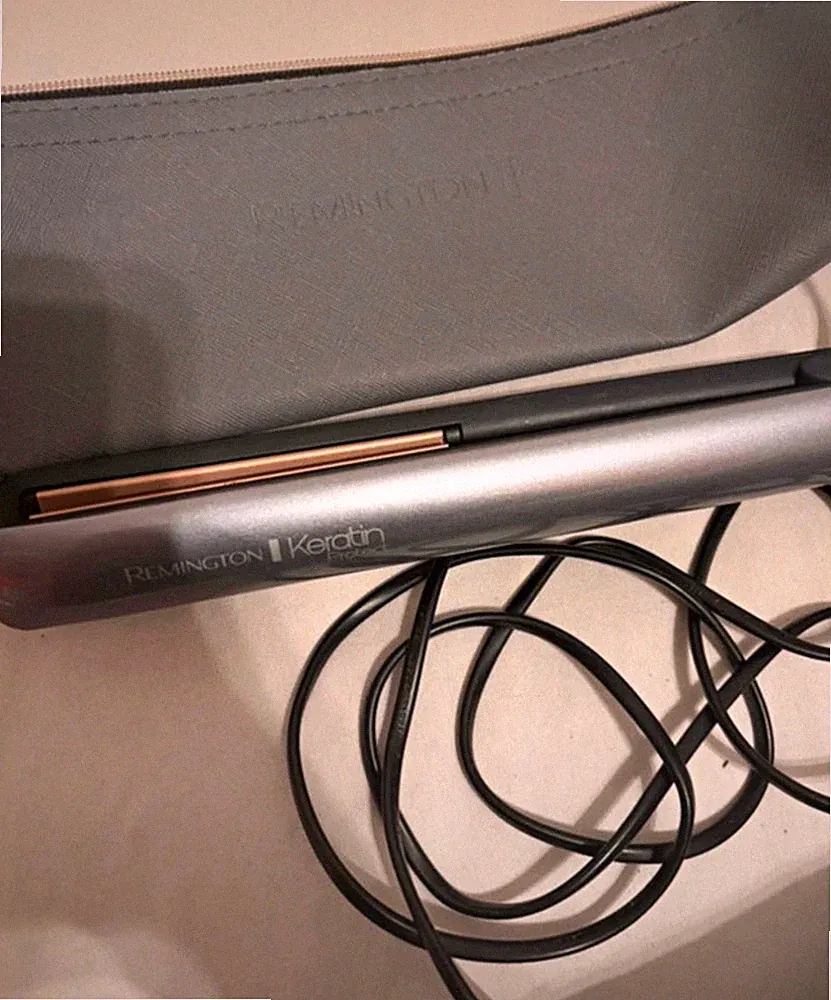 Remington Keratin Protect Glätteisen grau mit Tasche, 230°C, Temperaturanzeige